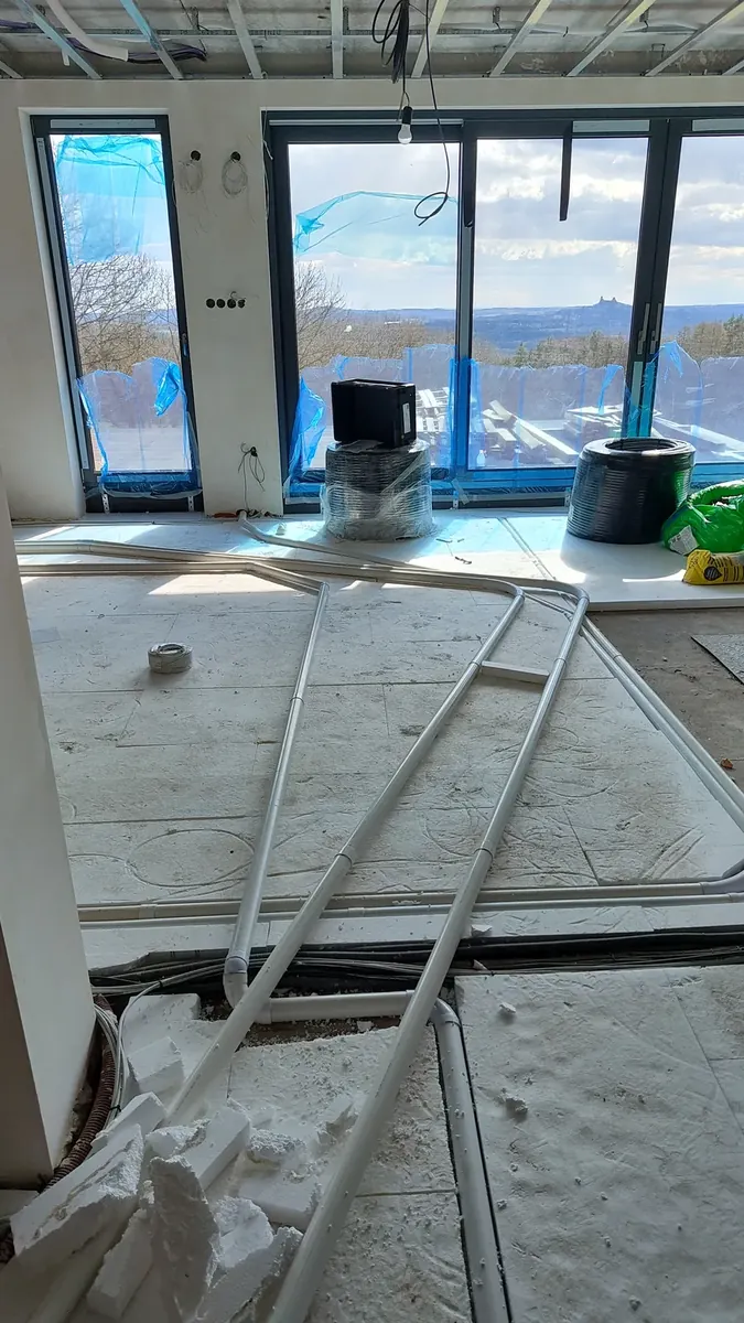 Trasu rozvodů sladím s dispozicí domu a ostatními instalacemi.